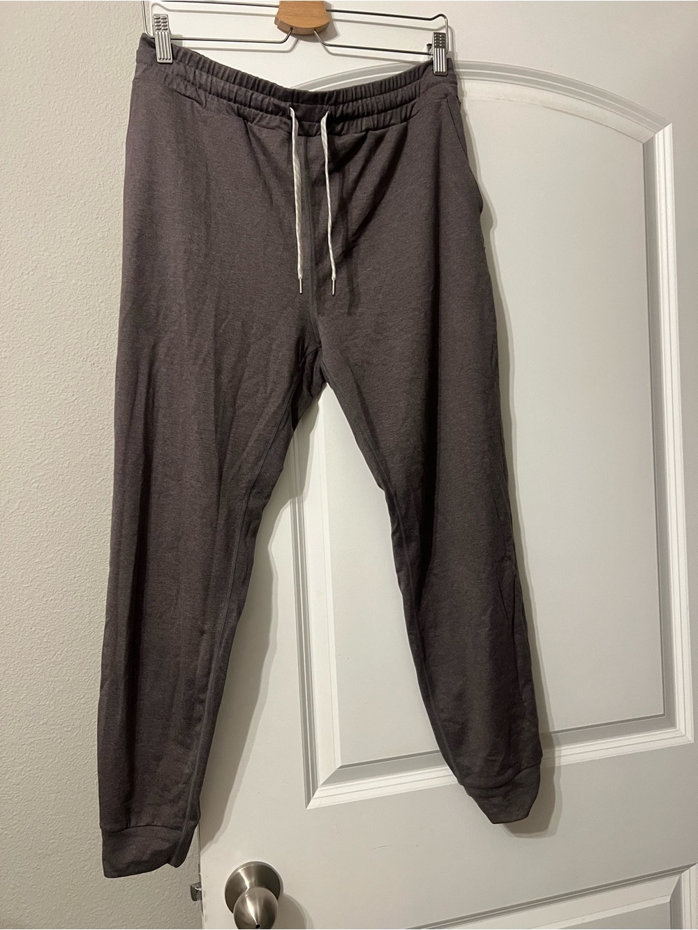 Vuori Performance Jogger—Like New